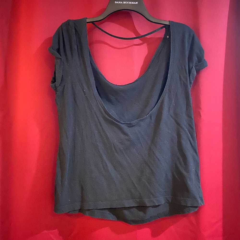 Black backless shirt sleeve shirt